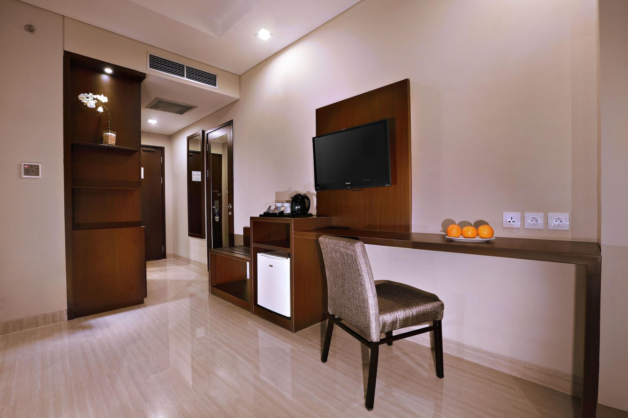 Aston Imperial Bekasi Hotel & Conference Center Exterior foto