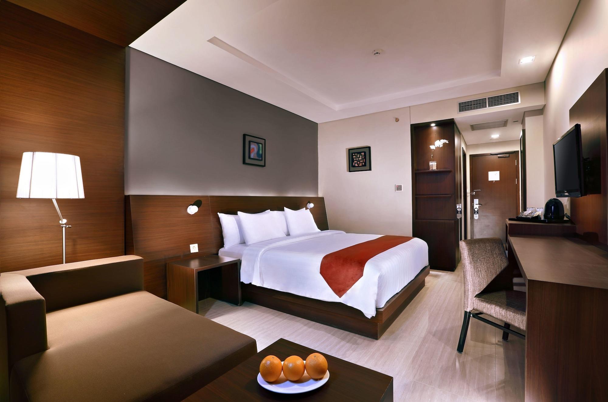 Aston Imperial Bekasi Hotel & Conference Center Exterior foto