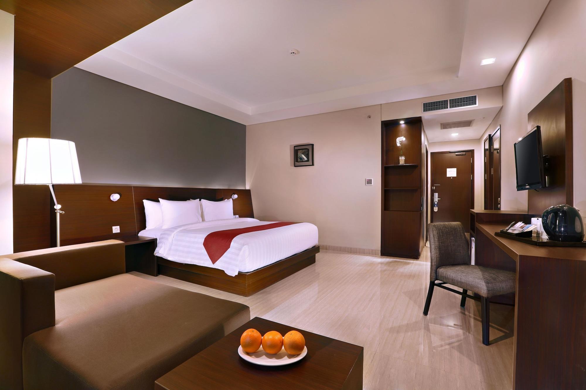 Aston Imperial Bekasi Hotel & Conference Center Exterior foto