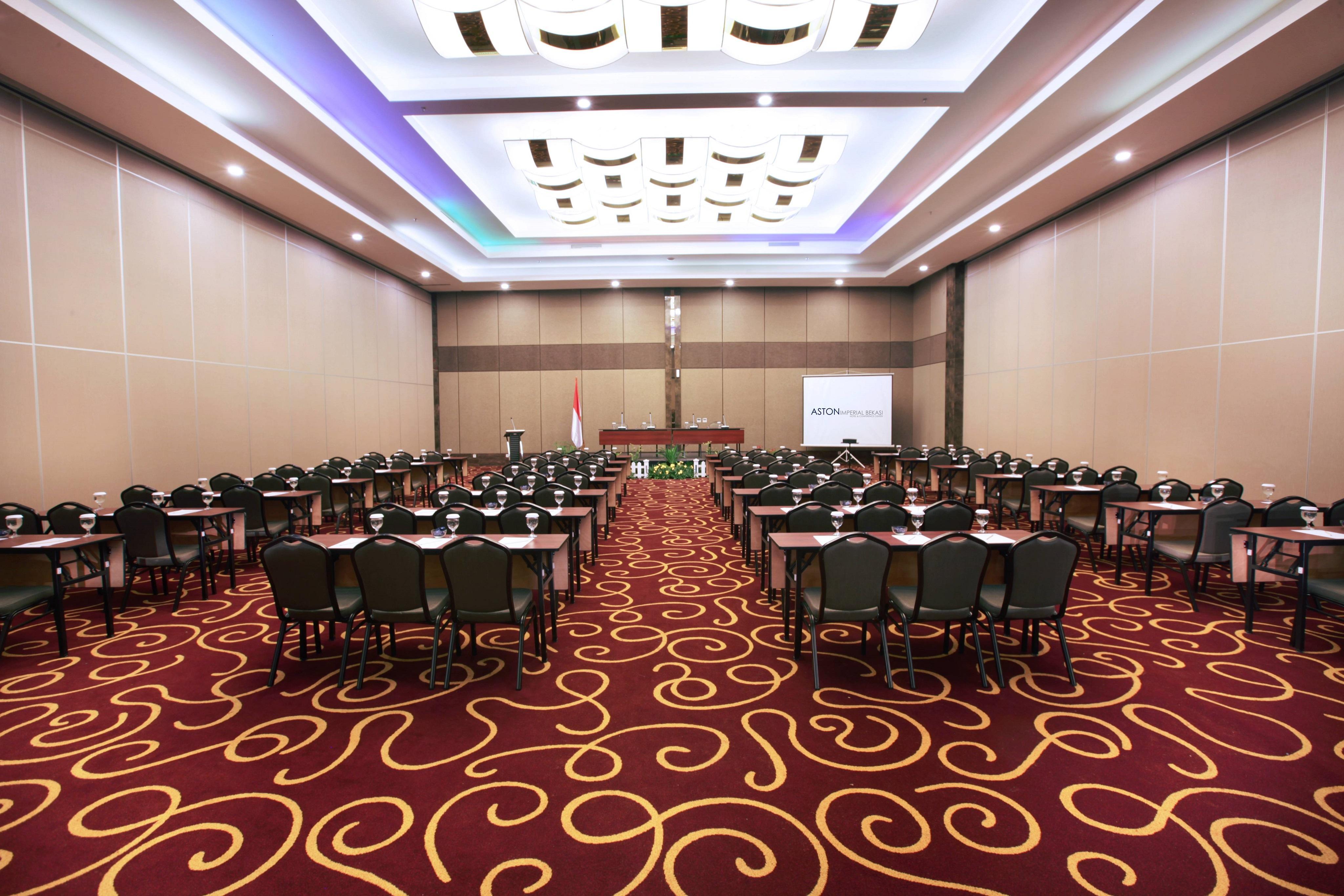 Aston Imperial Bekasi Hotel & Conference Center Exterior foto